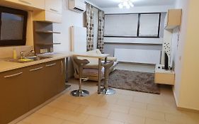 Travel Homzzz Central Apartment